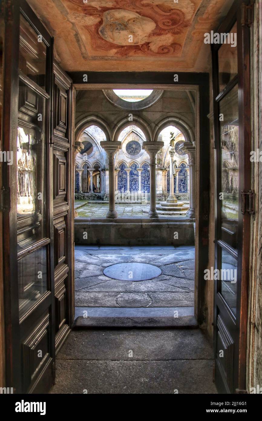 Interior historic building entrance hi-res stock photography and images ...
