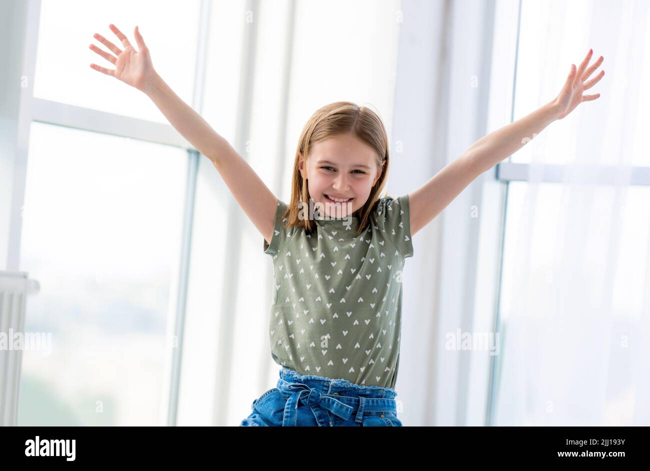 Portrait of preteen girl hi-res stock photography and images - Alamy