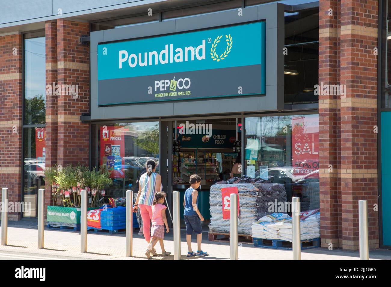 Poundland, Oldbury Green Retail Park, Oldbury, West Midlands Stock Photo