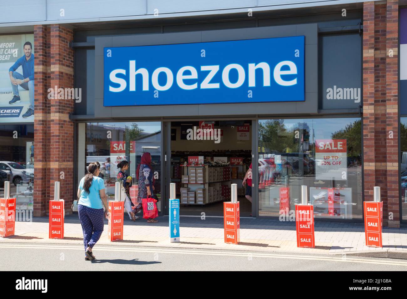 Shoezone hi res stock photography and images Alamy
