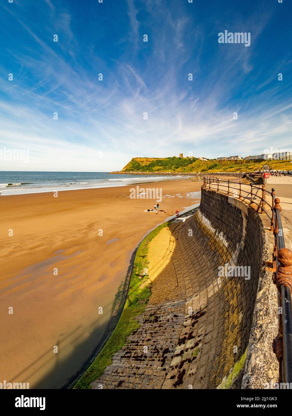 North Bay's Blue Flag beach with the clifftops ruins of Scarborough Castle in the distance. Scarborough, UK. Stock Photo