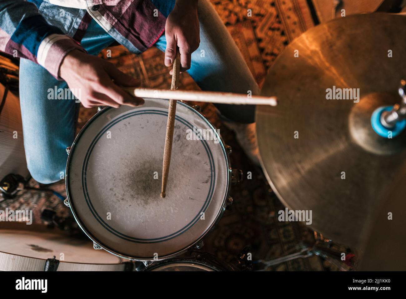 Drummer playing drums hires stock photography and images Alamy