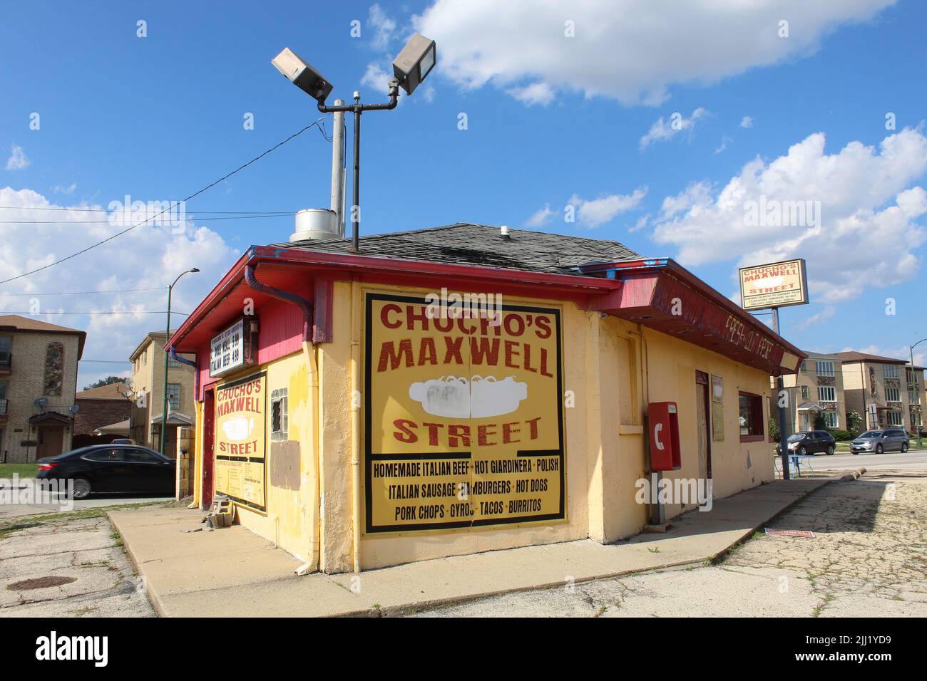 Closed Chucho's Maxwell Street hot dog restaurant on Chicago's Northwest Side Stock Photo