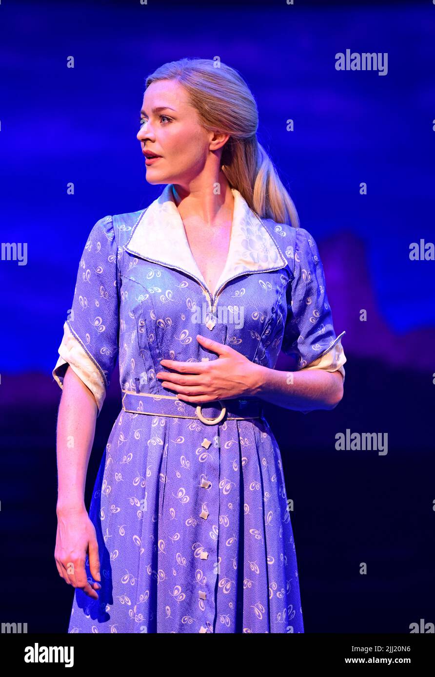Carly Anderson playing Polly Baker in Crazy For You, Chichester Festival Theatre, West Sussex, UK. July 2022. Music & lyrics by George & Ira Gershwin. Stock Photo