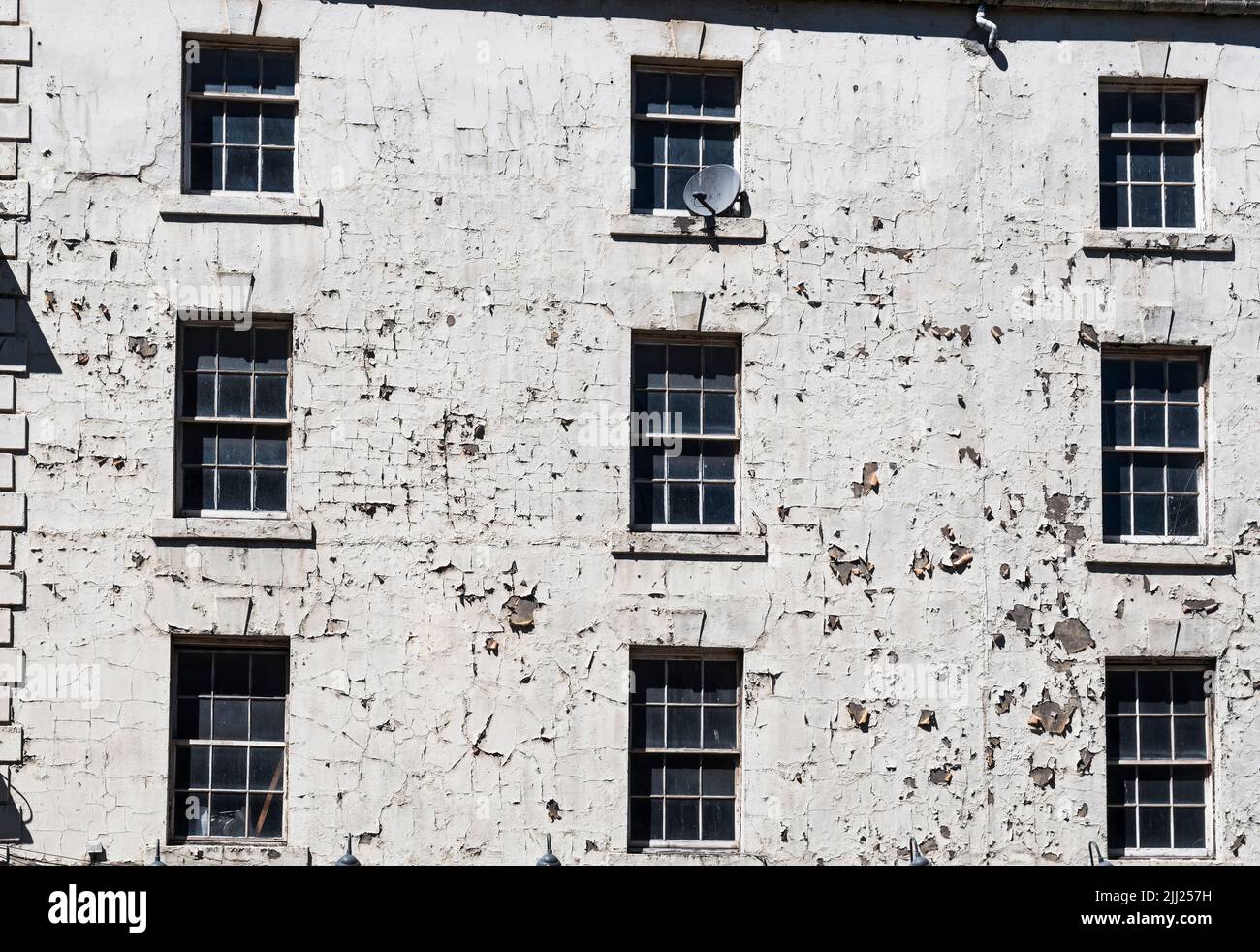 Building on Percy Street, Newcastle upon Tyne, UK with flaking white paint in a state of disrepair. Stock Photo