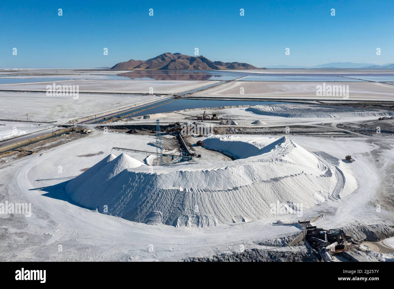 Grantsville, Utah - The Morton Salt facility, where salt is produced by impounding brine in shallow evaporation ponds at the edge of Great Salt Lake. Stock Photo