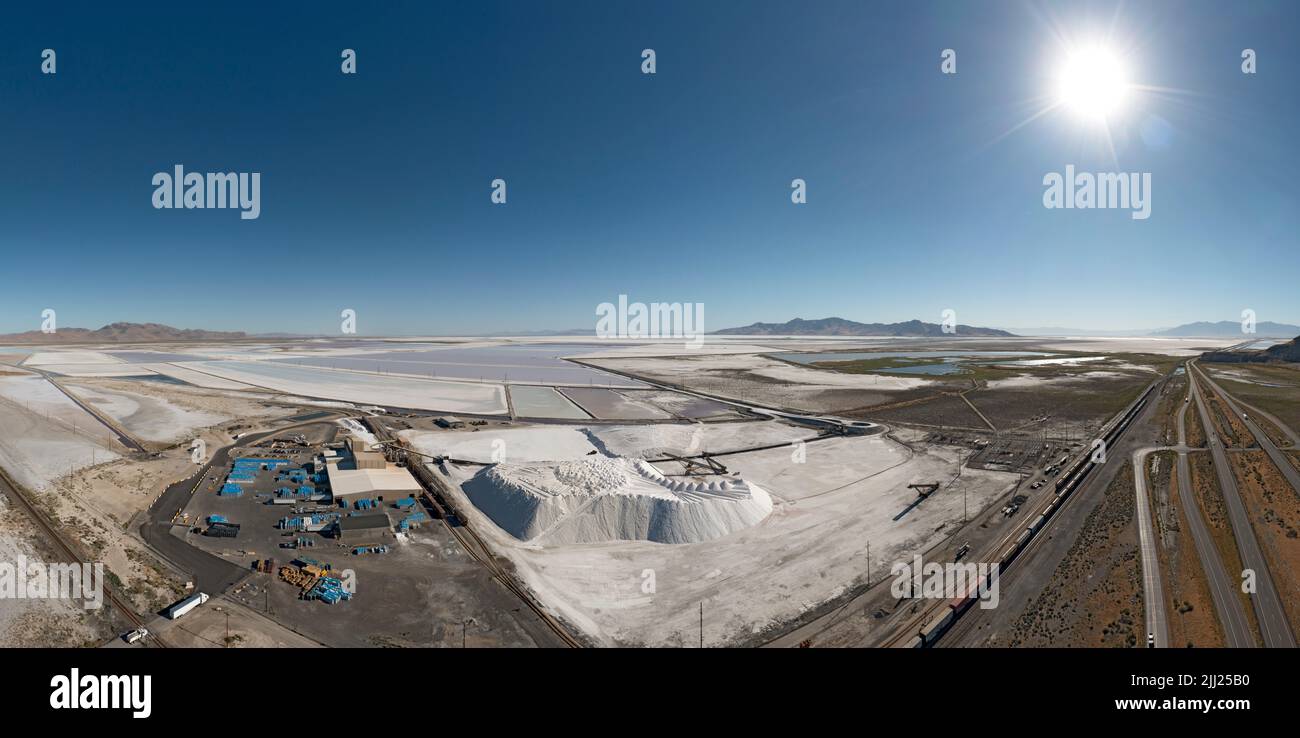 Grantsville, Utah - The Cargill salt facility, where salt is produced by impounding brine in shallow evaporation ponds at the edge of Great Salt Lake. Stock Photo