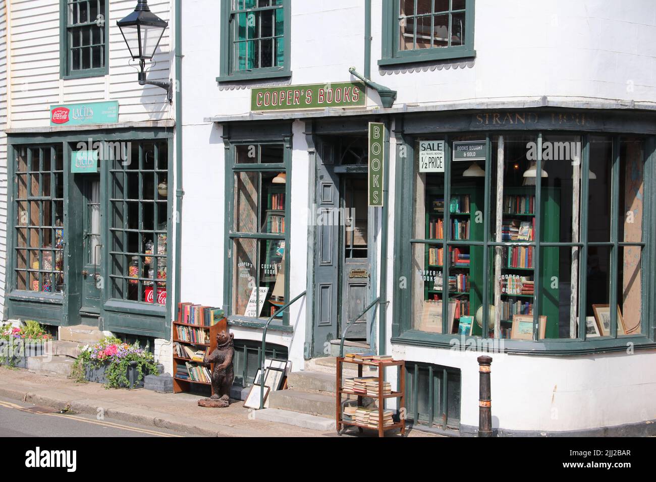 STRAND HOUSE IN RYE IN THE UK THAT WAS USED AS COOPER'S BOOKS AND LACIE'S IN THE NETFLIX TV SHOW RED BOOK STARRING AARON PAUL Stock Photo