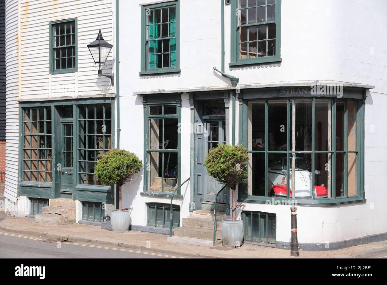 STRAND HOUSE IN RYE IN THE UK THAT WAS USED AS COOPER'S BOOKS AND LACIE'S IN THE NETFLIX TV SHOW RED BOOK STARRING AARON PAUL Stock Photo