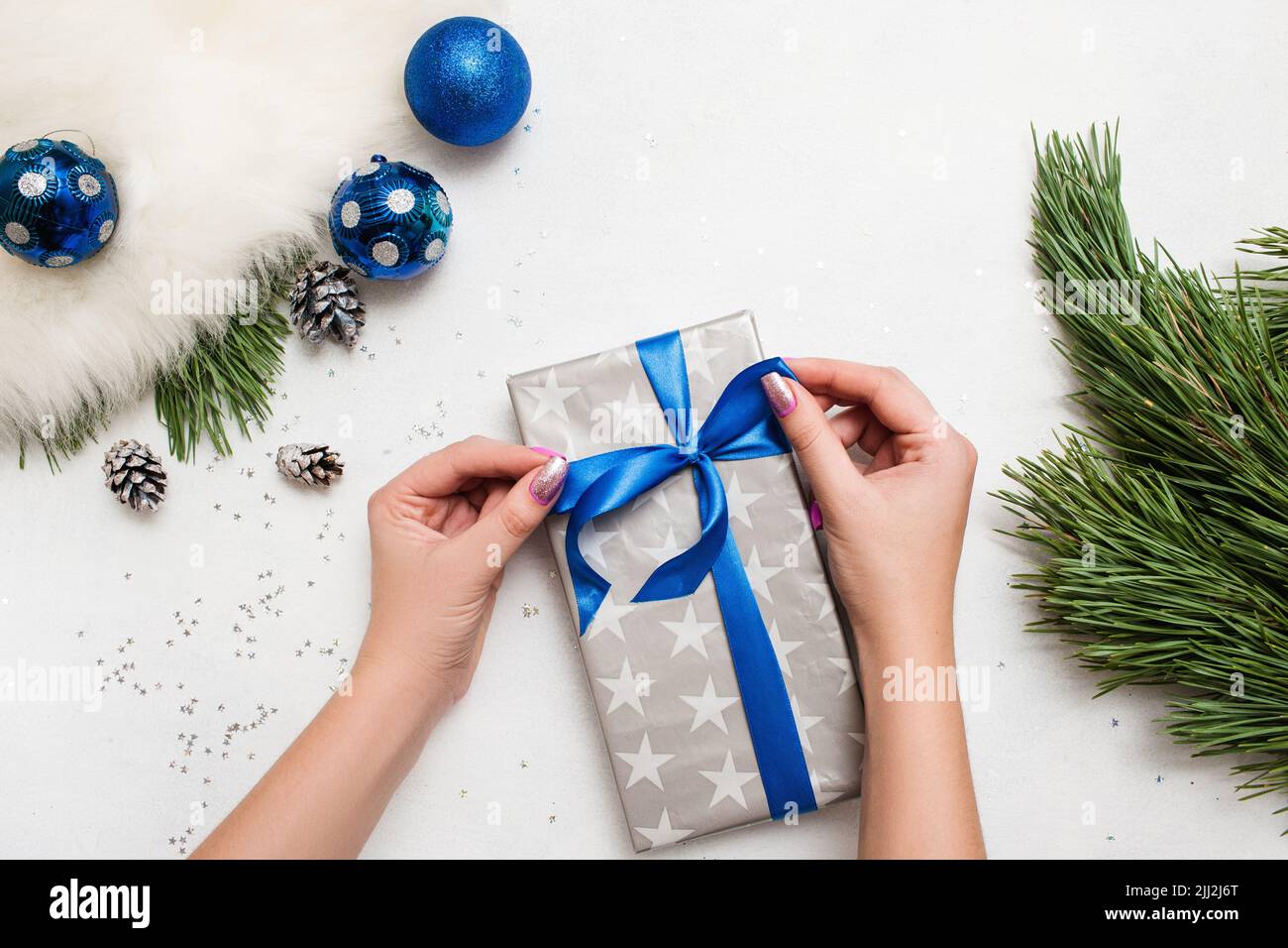 Present string wrapping hi-res stock photography and images - Alamy