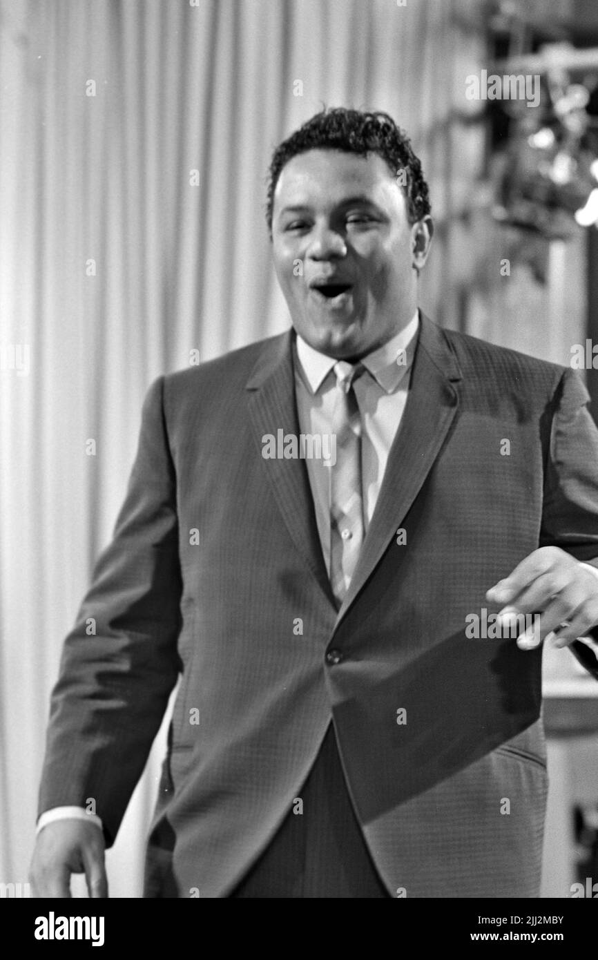 BIG DEE IRWIN (1932-1995) American singer/songwriter in 1964 Stock Photo