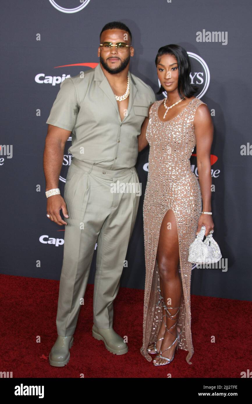 Aaron donald award hi res stock photography and images Alamy