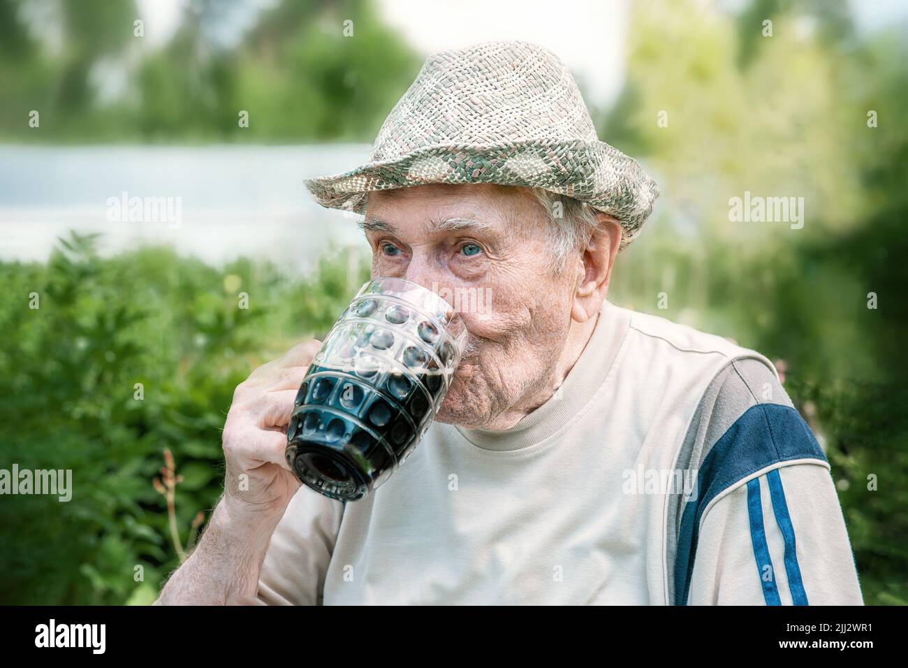 Dark haired old man hi-res stock photography and images - Alamy
