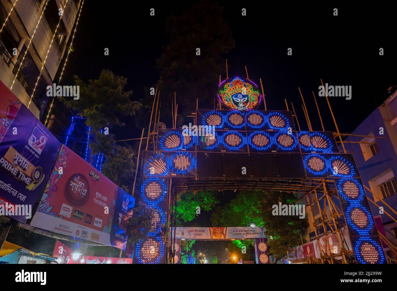 Kolkata, West Bengal, India - 12th October 2021 : Huge welcome gate for Bagbazar Durga Puja, UNESCO Intangible cultural heritage of humanity. Stock Photo