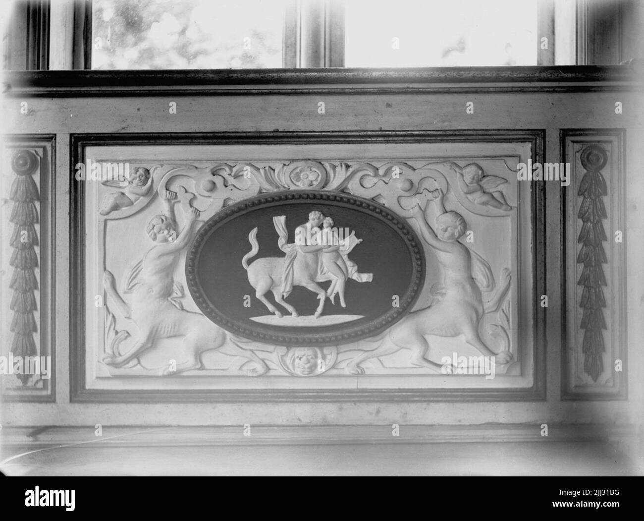 Physical sculpture Black and White Stock Photos & Images - Alamy