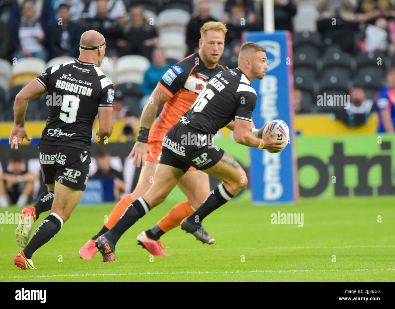 Hull, UK. 22nd July, 2022. Jack Walker of Hull FC runs the ball in on the first set Hull FC V Castleford Tigers Friday 22nd July 2022 MKM Stadium, Hull, UK Super League Credit: Craig Cresswell/Alamy Live News Credit: Craig Cresswell/Alamy Live News Stock Photo