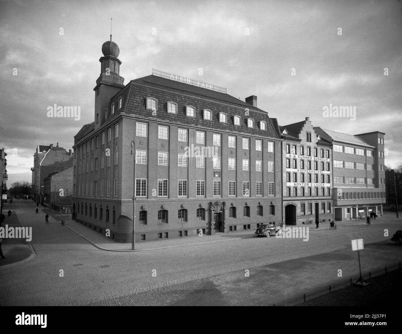 Stone houses on five floors with facade in gray splashes, Albin Rapp's