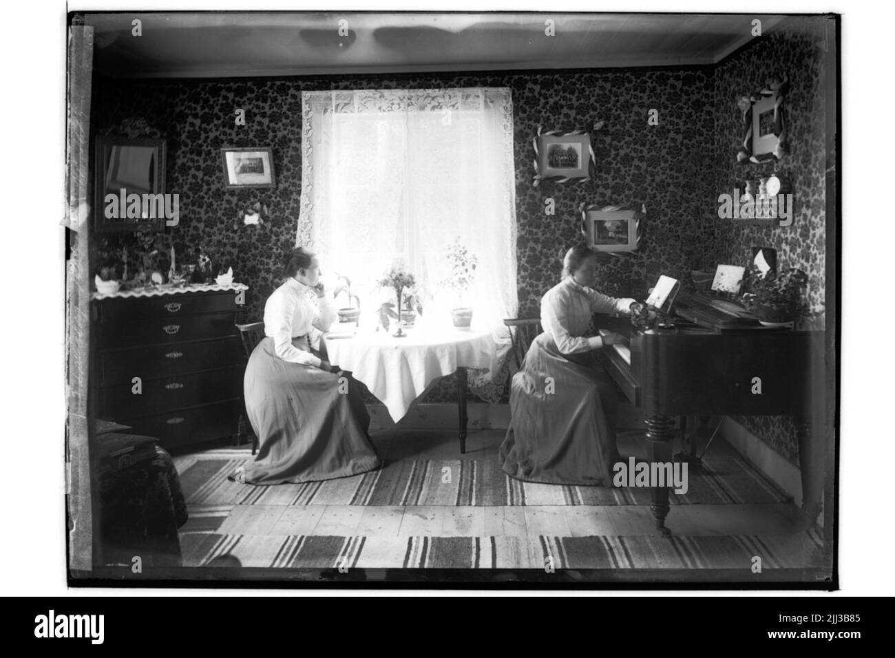 Room interior.ta women, one plays at Taffel.Maria Nylin. Stock Photo