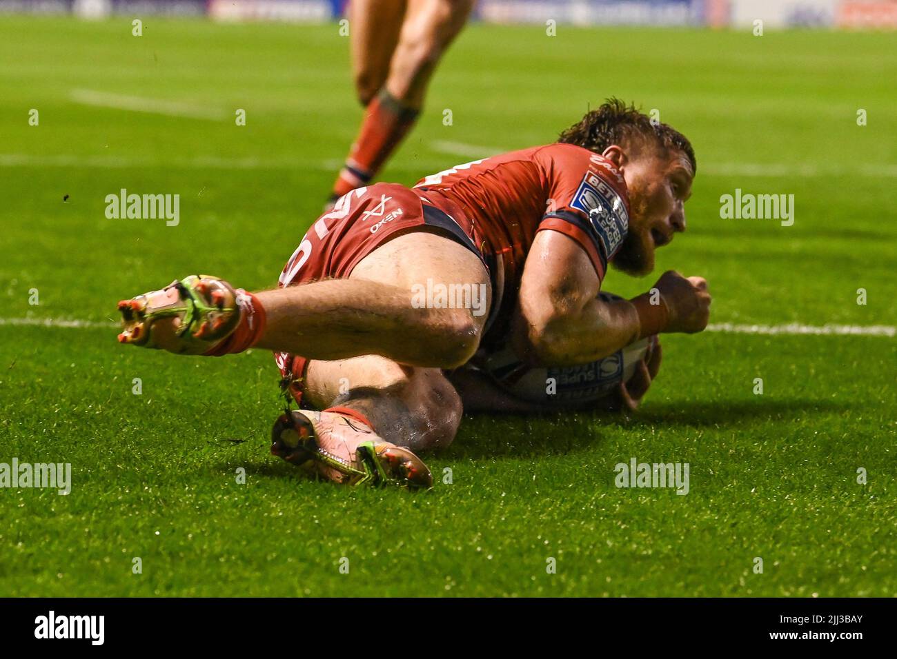 Ethan Ryan (23) of Hull KRgoes over for a try Stock Photo - Alamy