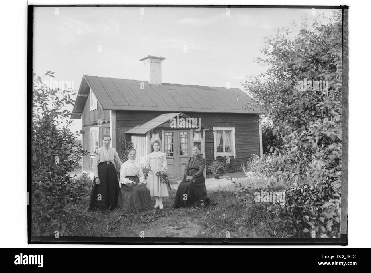 Single setting Black and White Stock Photos Images Alamy