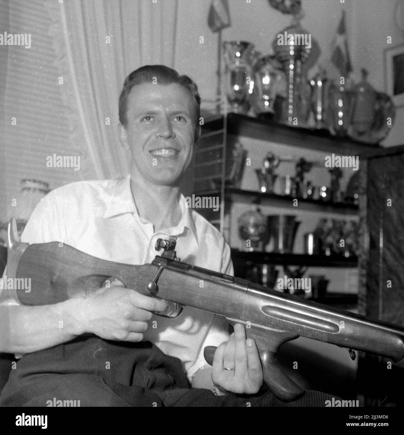 Mats Nilsson, national team shooter. July 1956 Stock Photo Alamy