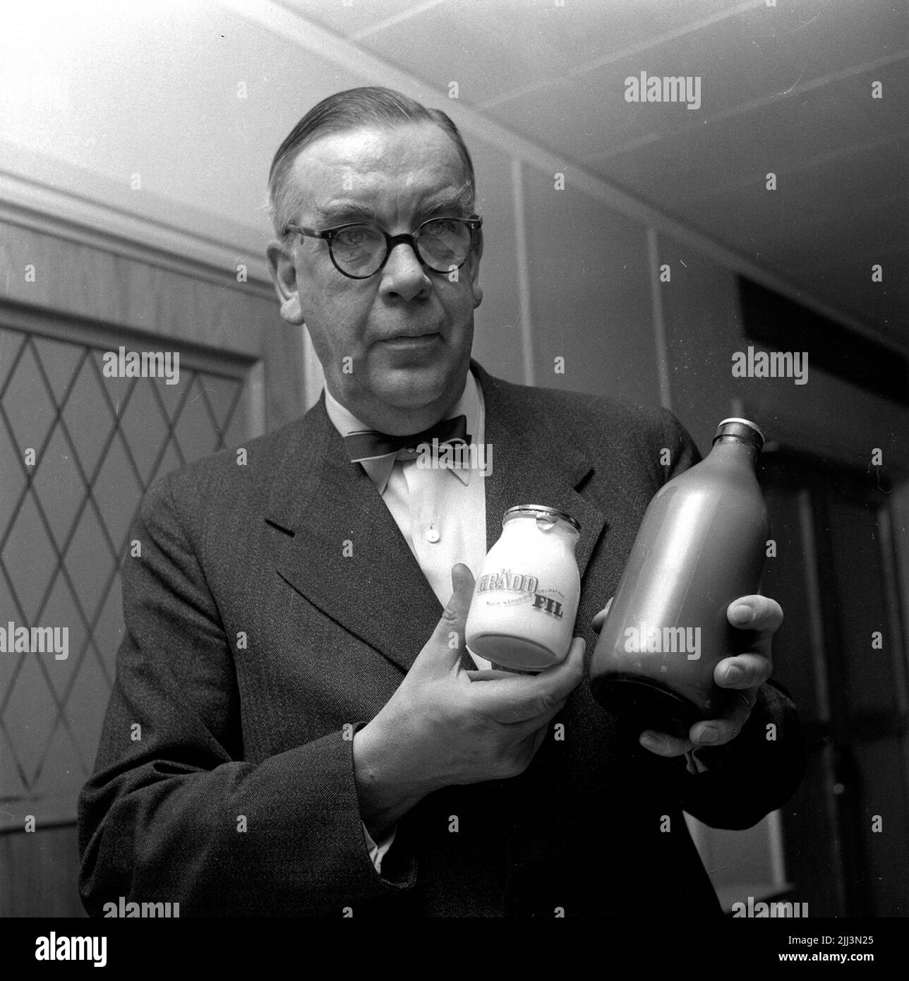 Dairy Association's new film milk.11 June 1958. Stock Photo