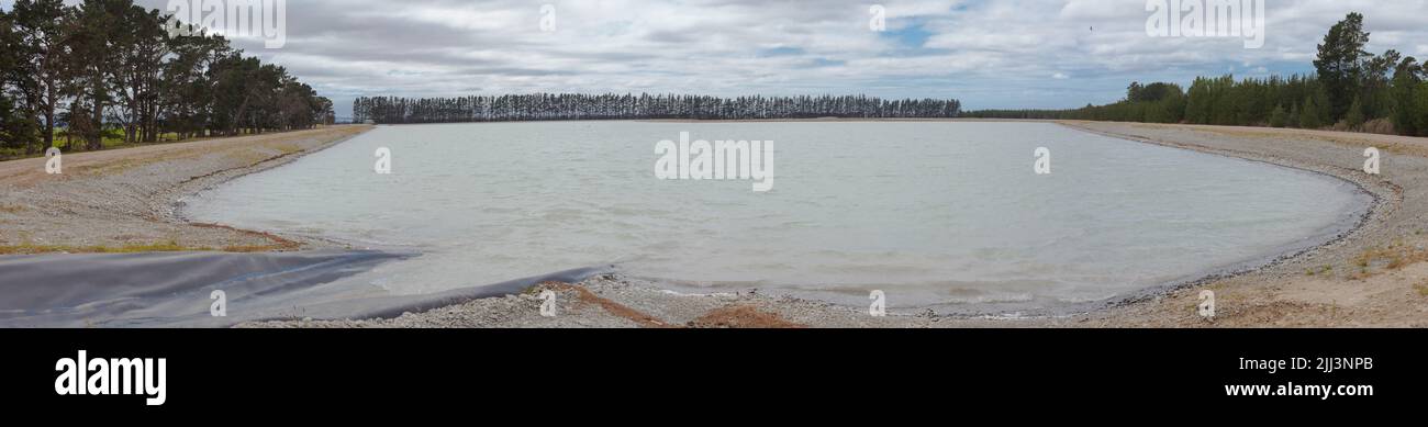 A Look at life in New Zealand: Irrigation Infrastructure, water storage dams and Cetre-pivot Irrigation. Canterbury Plains, New Zealand Stock Photo