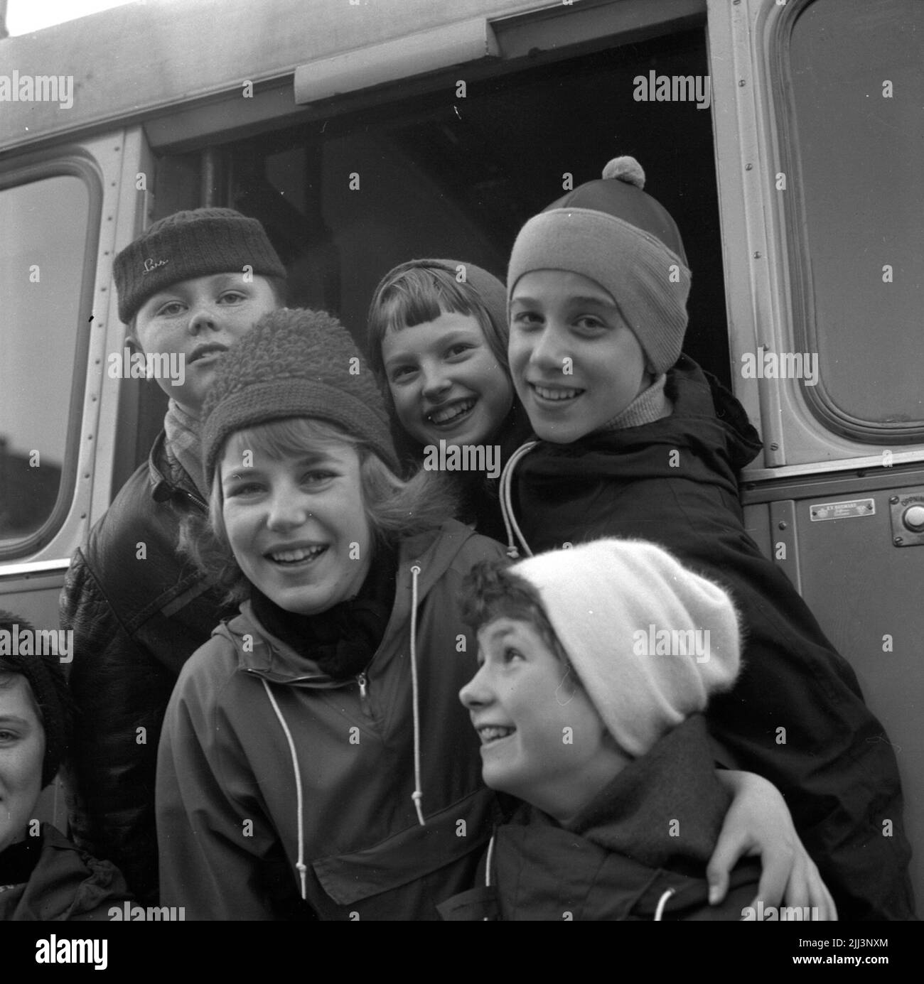 schoolchildren-to-h-stn-s-february-11-1959-stock-photo-alamy