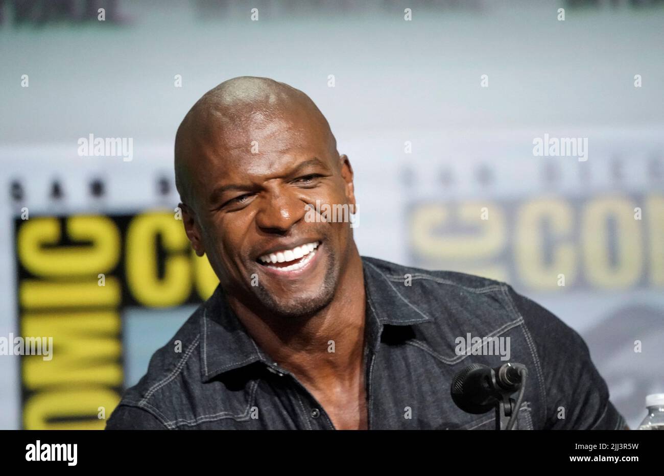 Terry crews walking hi-res stock photography and images - Alamy