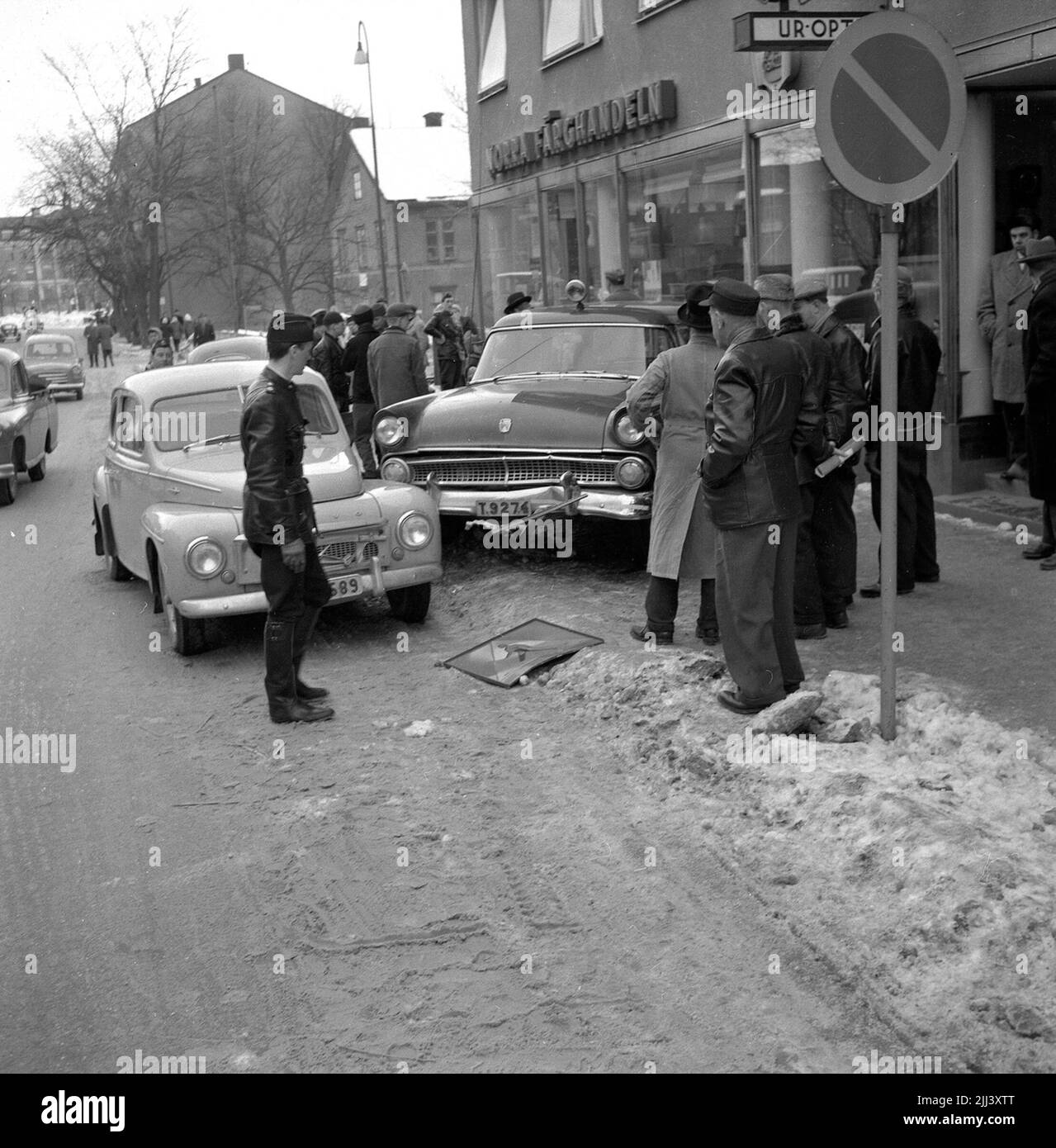 Aftermath car crash accident Black and White Stock Photos & Images - Alamy