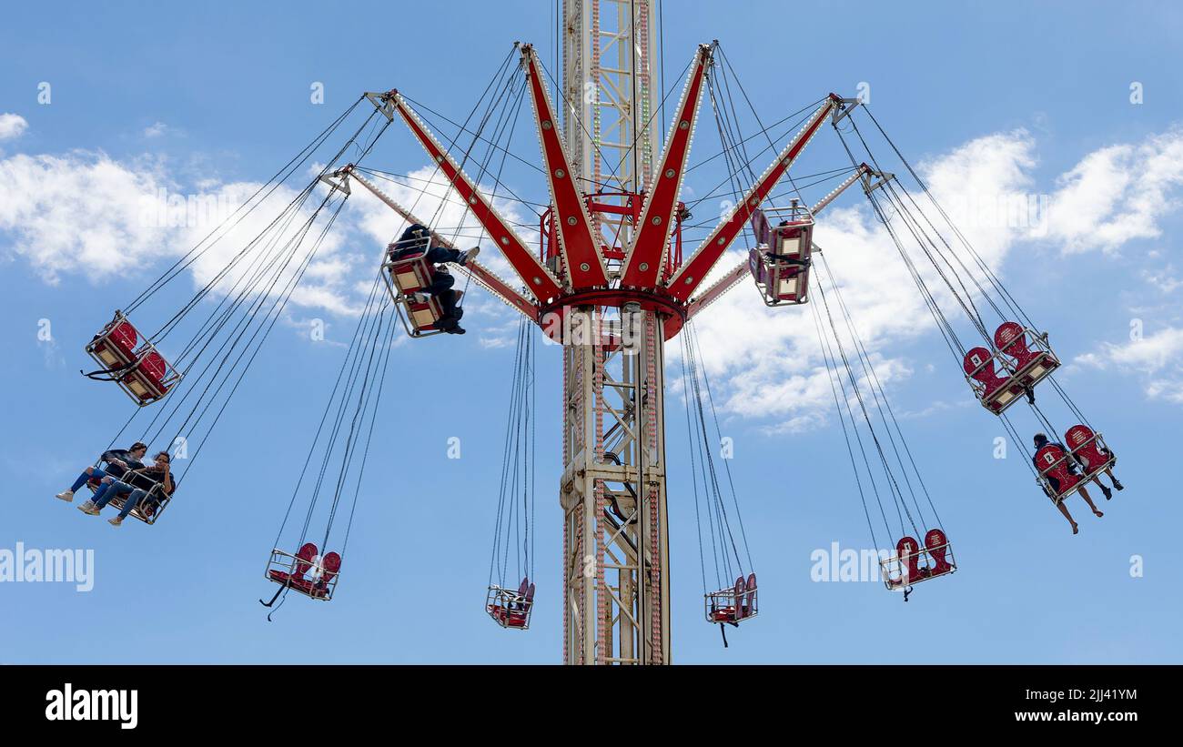 Fairgound Ride Fairground ride, Hastings beach, East Sussex Stock Photo - Alamy