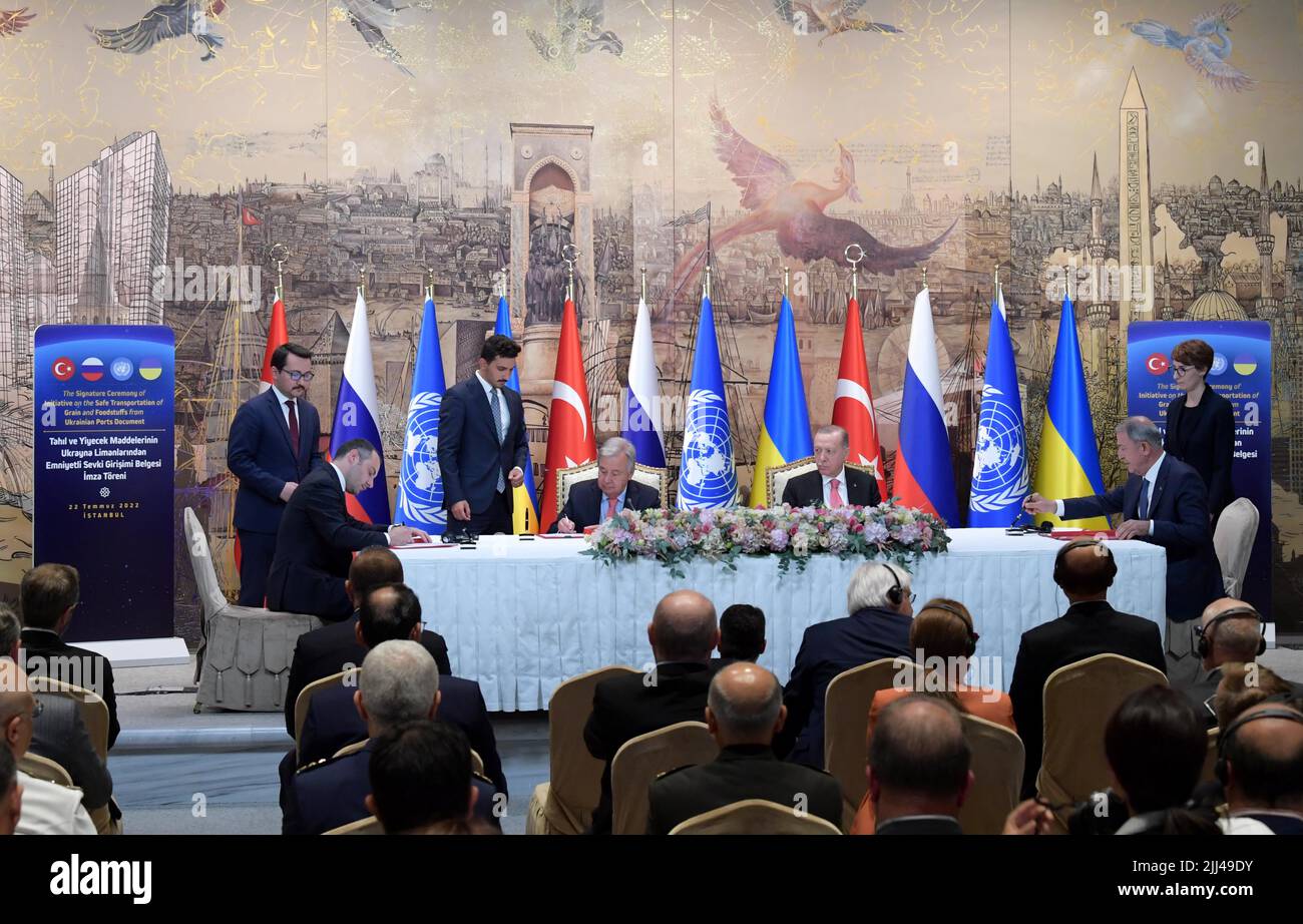 Istanbul, Turkey. 22nd July, 2022. (220723) -- ISTANBUL, July 23, 2022 (Xinhua) -- Turkish Defense Minister Hulusi Akar (R), the United Nations Secretary-General Antonio Guterres (L, center), and Ukrainian Infrastructure Minister Oleksandr Kubrakov (L) sign a deal in Istanbul, T¨¹rkiye, on July 22, 2022. Russia and Ukraine separately signed a deal in Istanbul Friday with T¨¹rkiye and the United Nations to resume grain shipments from Ukrainian ports to international markets via the Black Sea.The deal was first signed by Russian Defense Minister Sergei Shoigu with his Turkish counterpart Hulusi  Stock Photo
