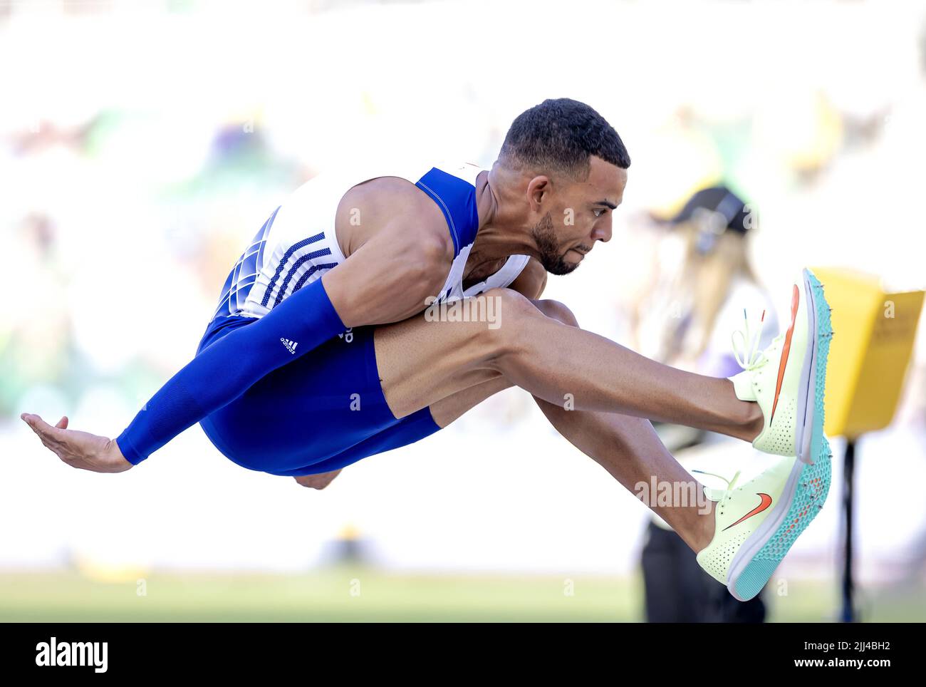 Oregon, USA. 23rd July, 2022. 2022-07-22 03:43:38 EUGENE - Benjamin Compaore (FRA) in action during the triple jump qualifying session of the seventh day of the World Athletics Championships at Hayward Field stadium. ANP ROBIN VAN LONKHUIJSEN netherlands out - belgium out Credit: ANP/Alamy Live News Stock Photo