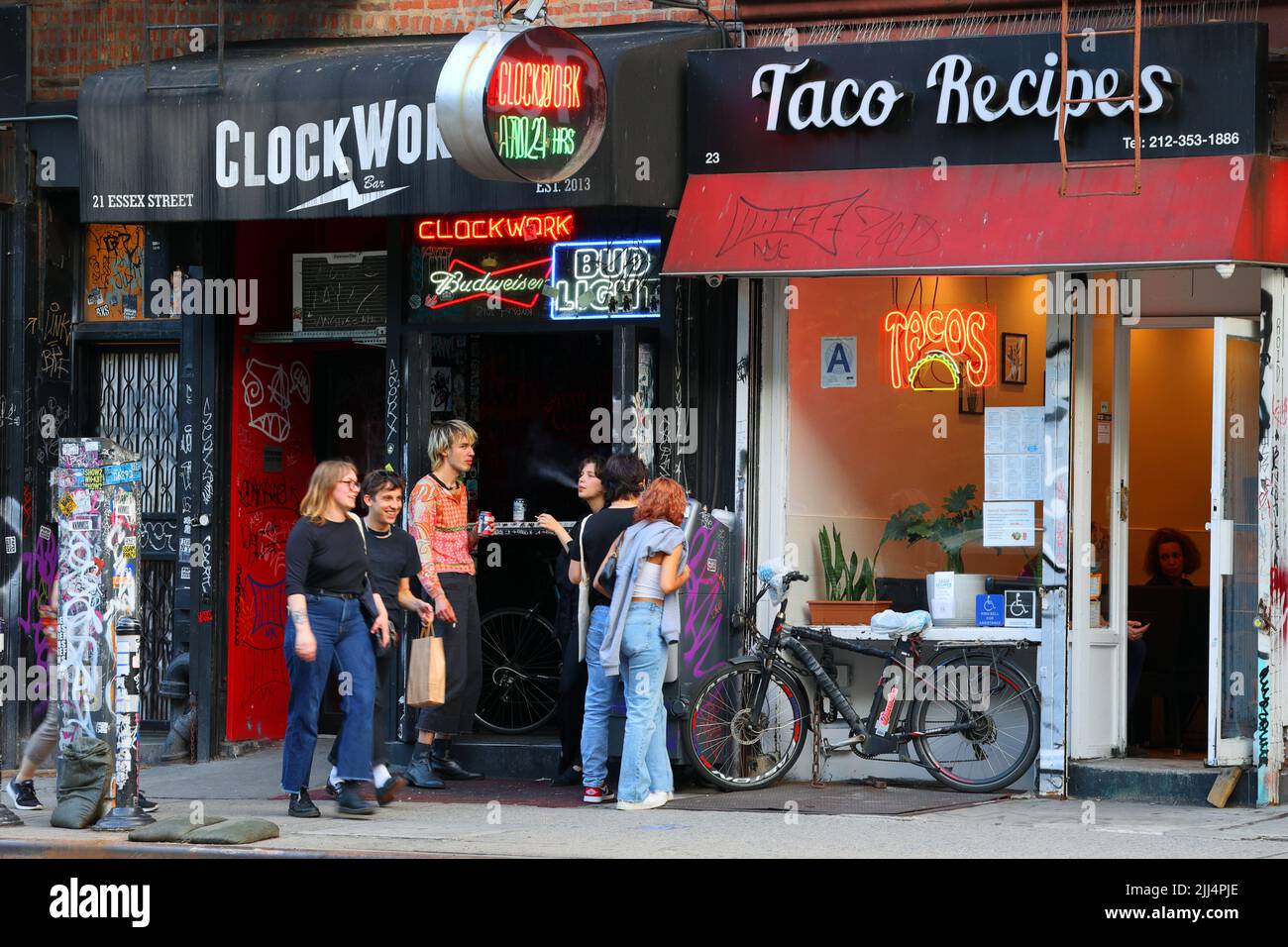 Clockwork Bar, 21 Essex St; Taco Recipes, 23 Essex St, New York, NY. Gen Z zoomers, and millenials outside a bar in Manhattan's Lower East Side. Stock Photo