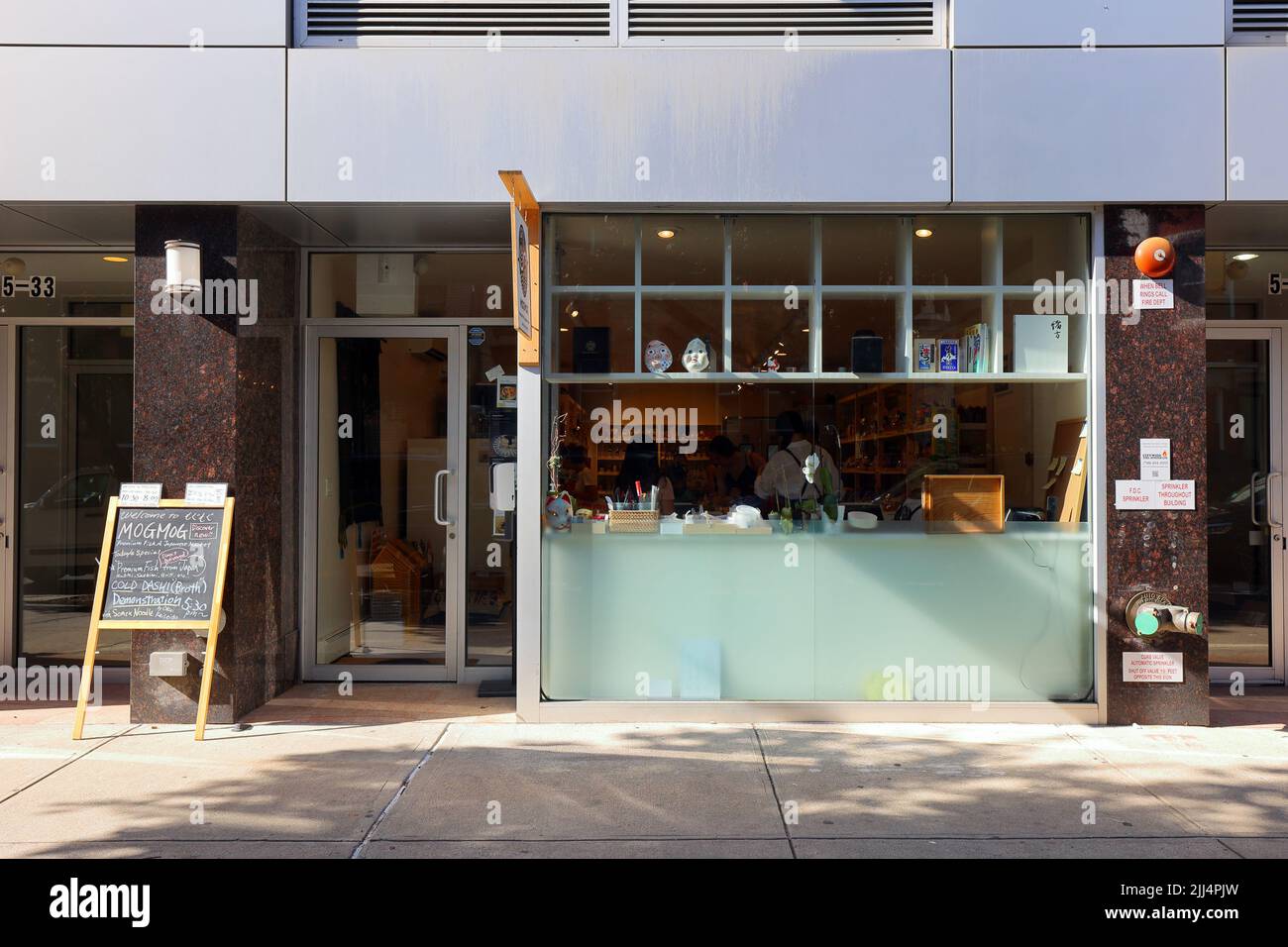 5 35 51st ave hires stock photography and images Alamy