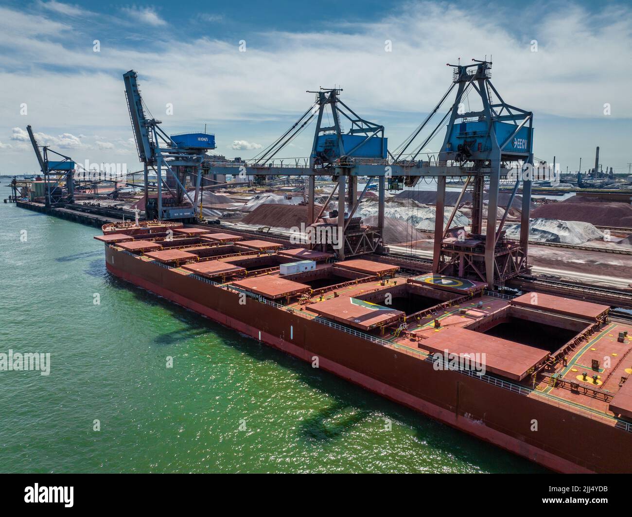 Bulk Carrier Ship Unloading Cargo by Crane at Port Stock Photo Alamy
