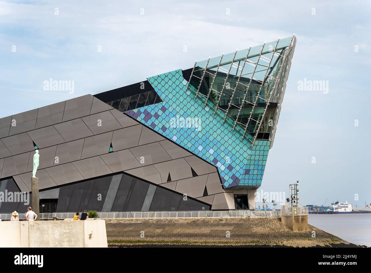 KINGSTON UPON HULL,  YORKSHIRE, UK - JULY 17: The Deep building by the marina in Kingston upon Hull on July 17, 2022. Four unidentified people Stock Photo