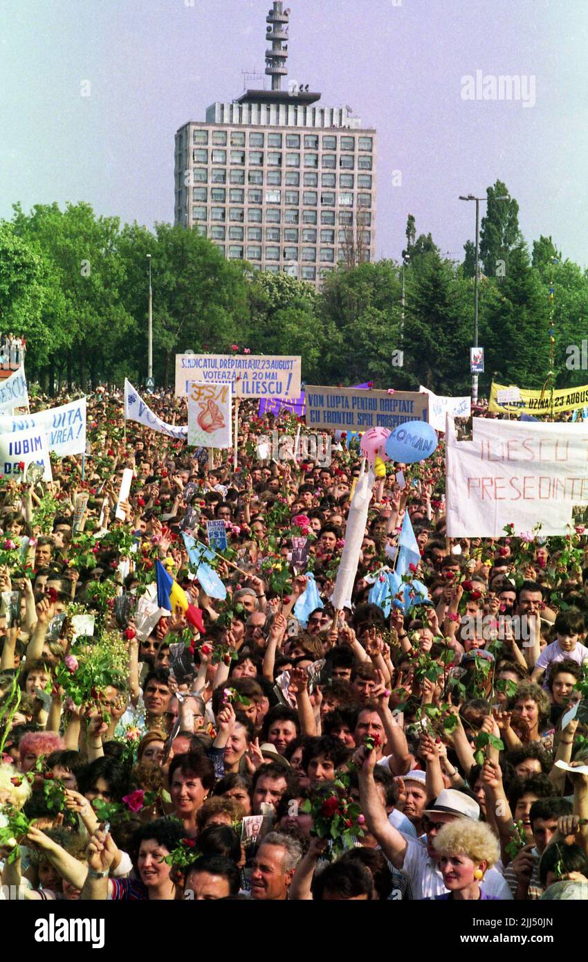 bucharest-romania-may-1990-crowd-attendi
