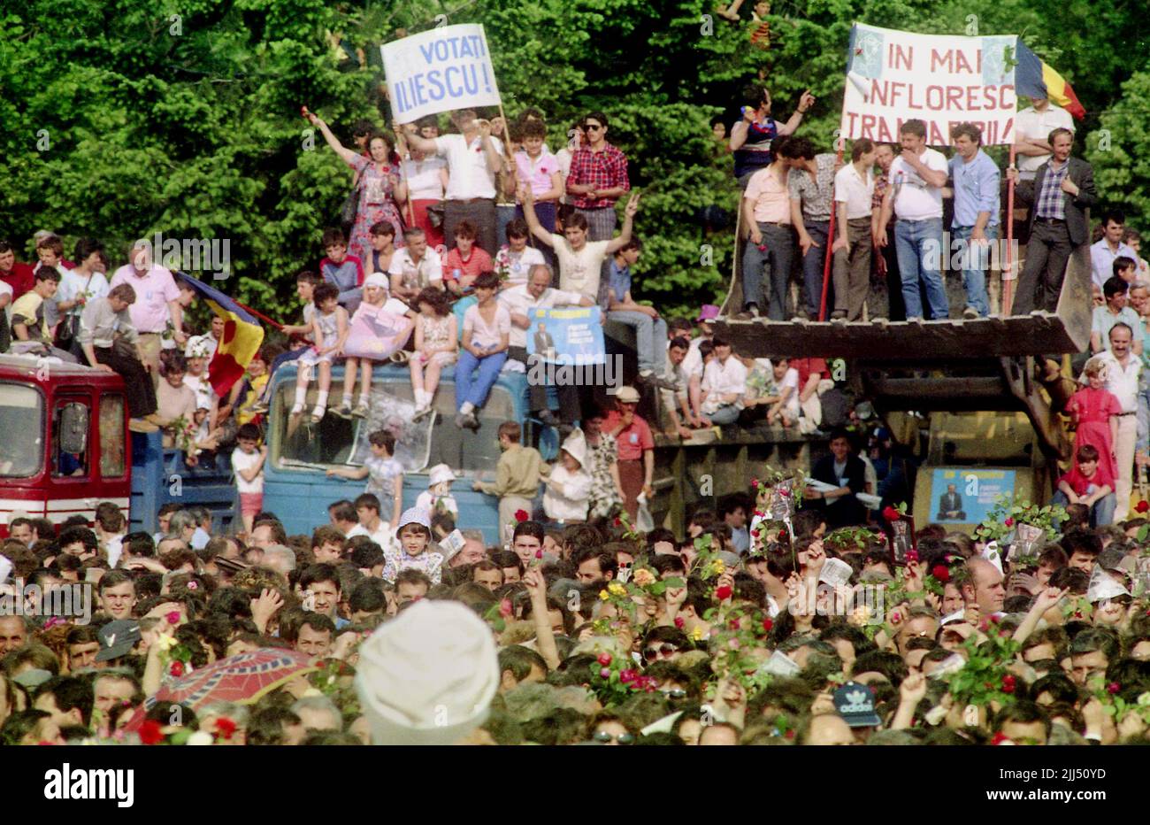 Bucharest, Romania, May 1990. Crowd attending a political rally organized by the National Salvation Front (F.S.N.) before the first democratic elections after the fall of communism. Stock Photo