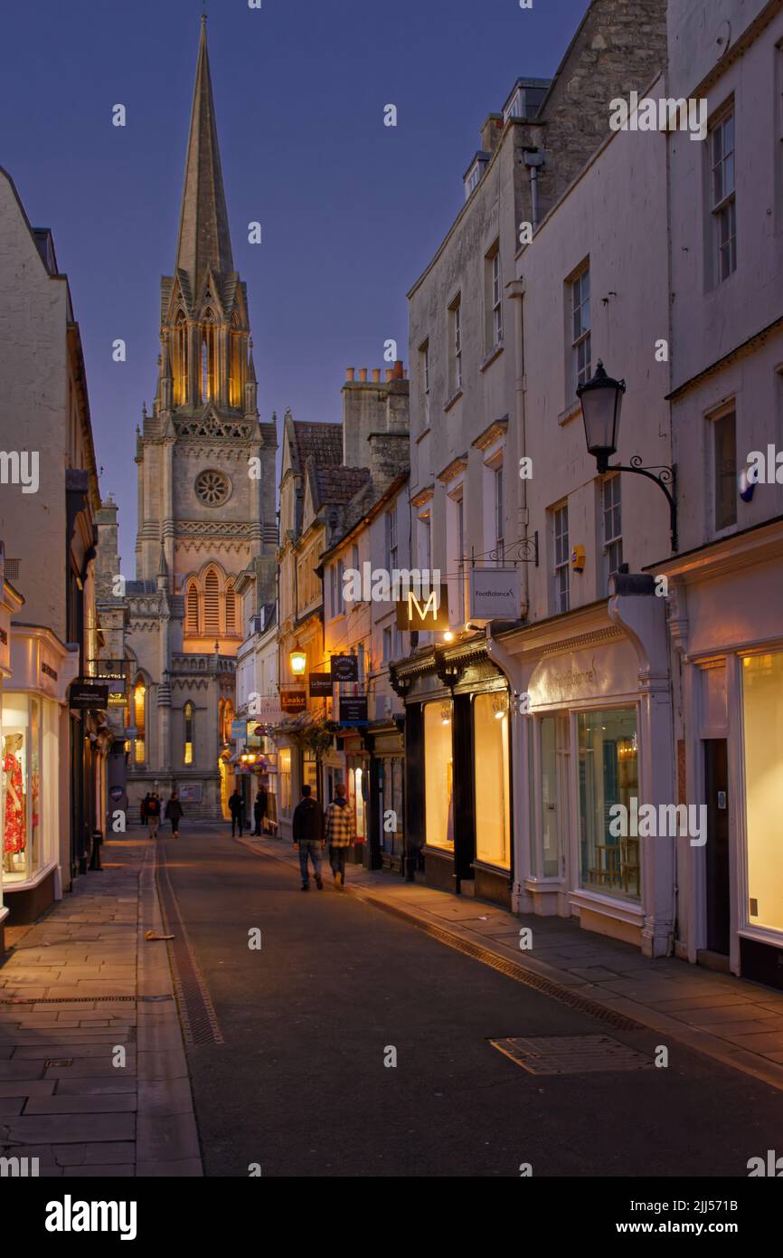 Walk around bath hi-res stock photography and images - Alamy