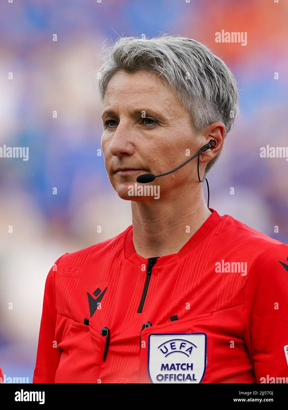 Rotherham, UK. 18th July, 2022. Referee Jana Adamkova (CZE) during the UEFA Womens Euro 2022 group D football match between Iceland and France at New York Stadium in Rotherham, England. (Foto: Daniela Porcelli/Sports Press Photo/C - ONE HOUR DEADLINE - ONLY ACTIVATE FTP IF IMAGES LESS THAN ONE HOUR OLD - Alamy) Credit: SPP Sport Press Photo. /Alamy Live News Stock Photo