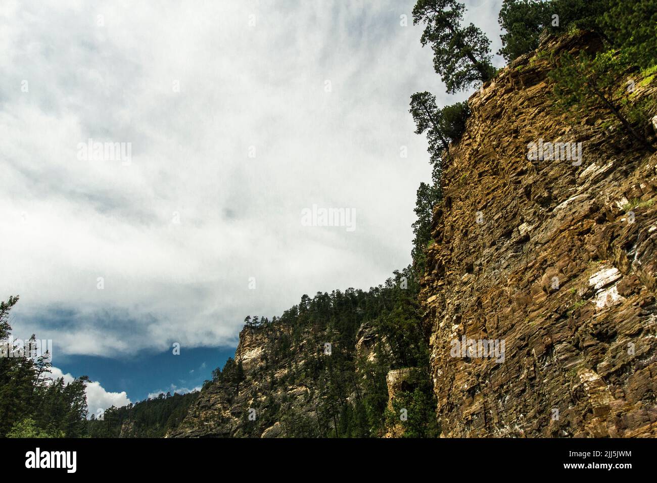 Escape to Spearfish Canyon: Your South Dakota Adventure Awaits!