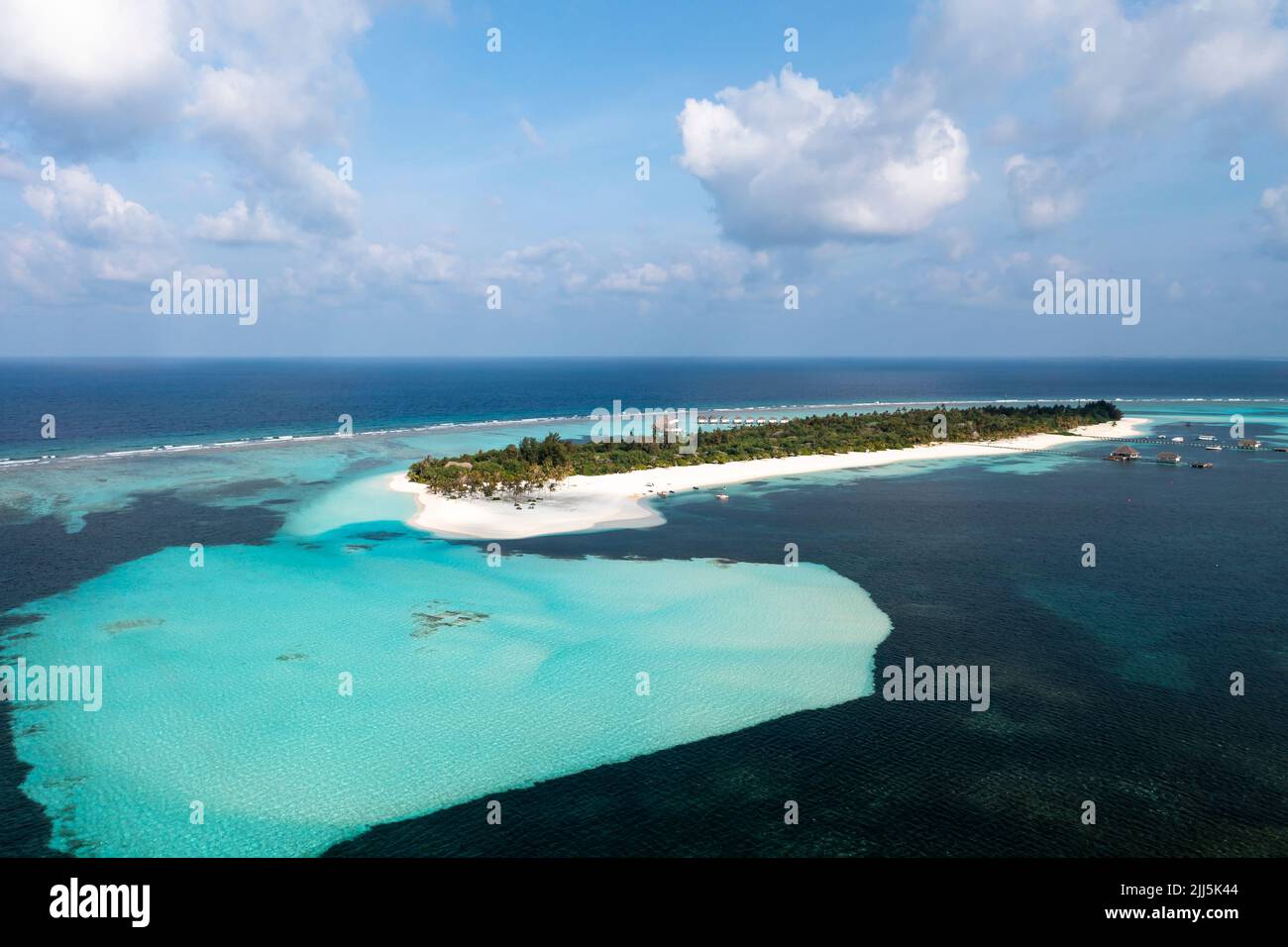 Maldives, Lhaviyani Atoll, Helicopter view of Indian Ocean and Kanuhura island resort Stock Photo