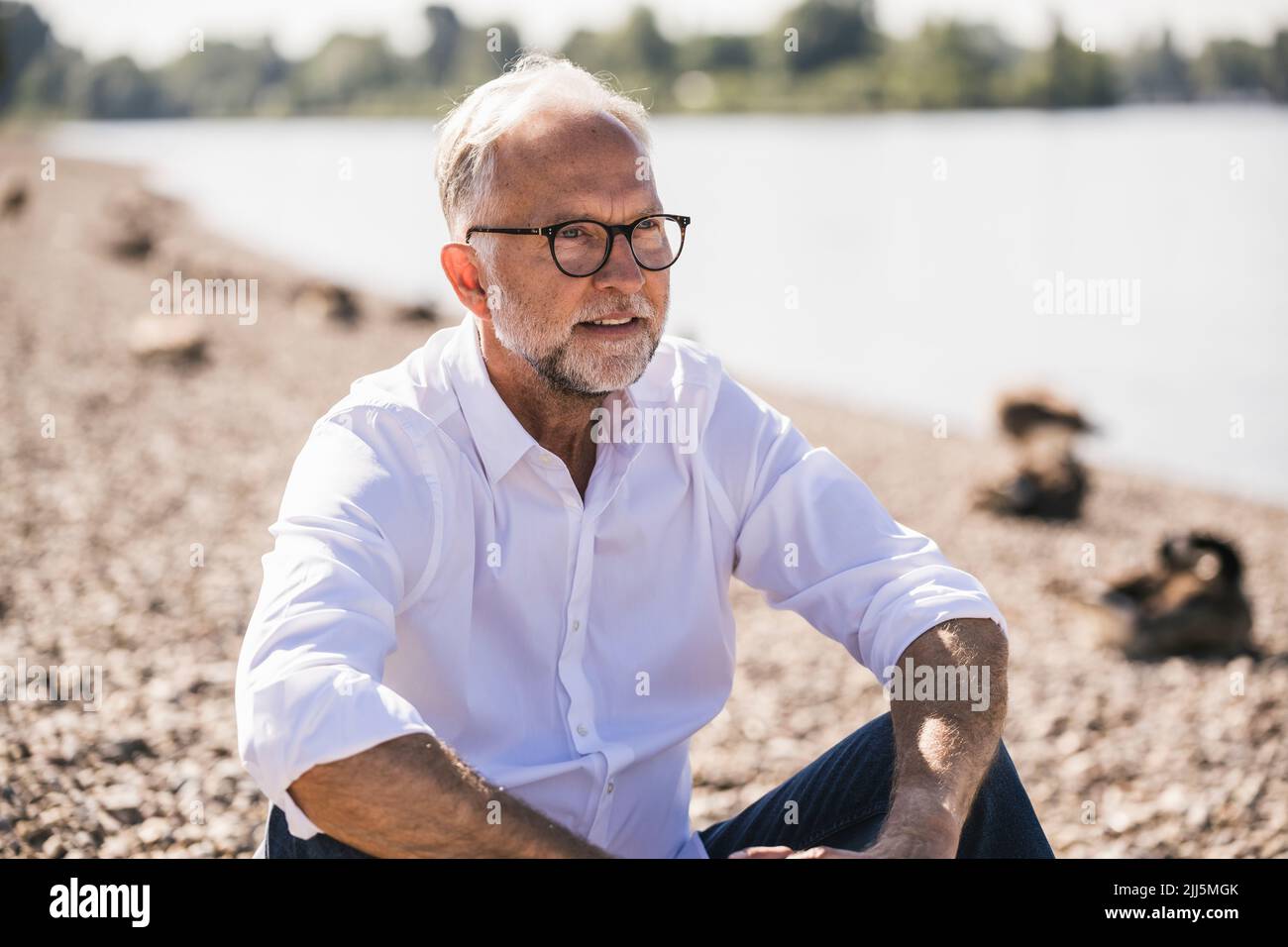 Old man wearing glasses sit hi-res stock photography and images - Alamy