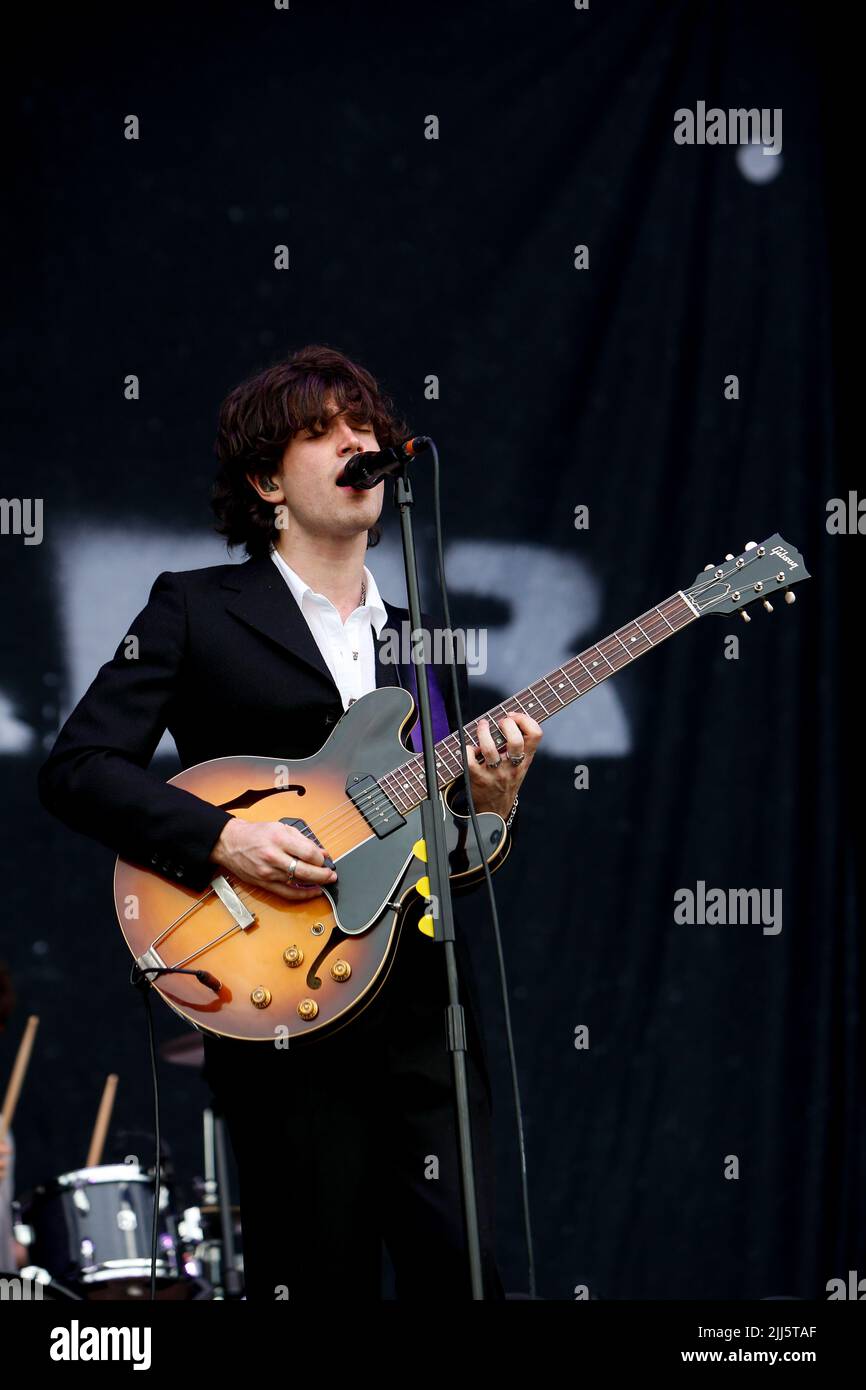 Elijah Hewson lead singer and guitarist of Inhaler Stock Photo Alamy(06)