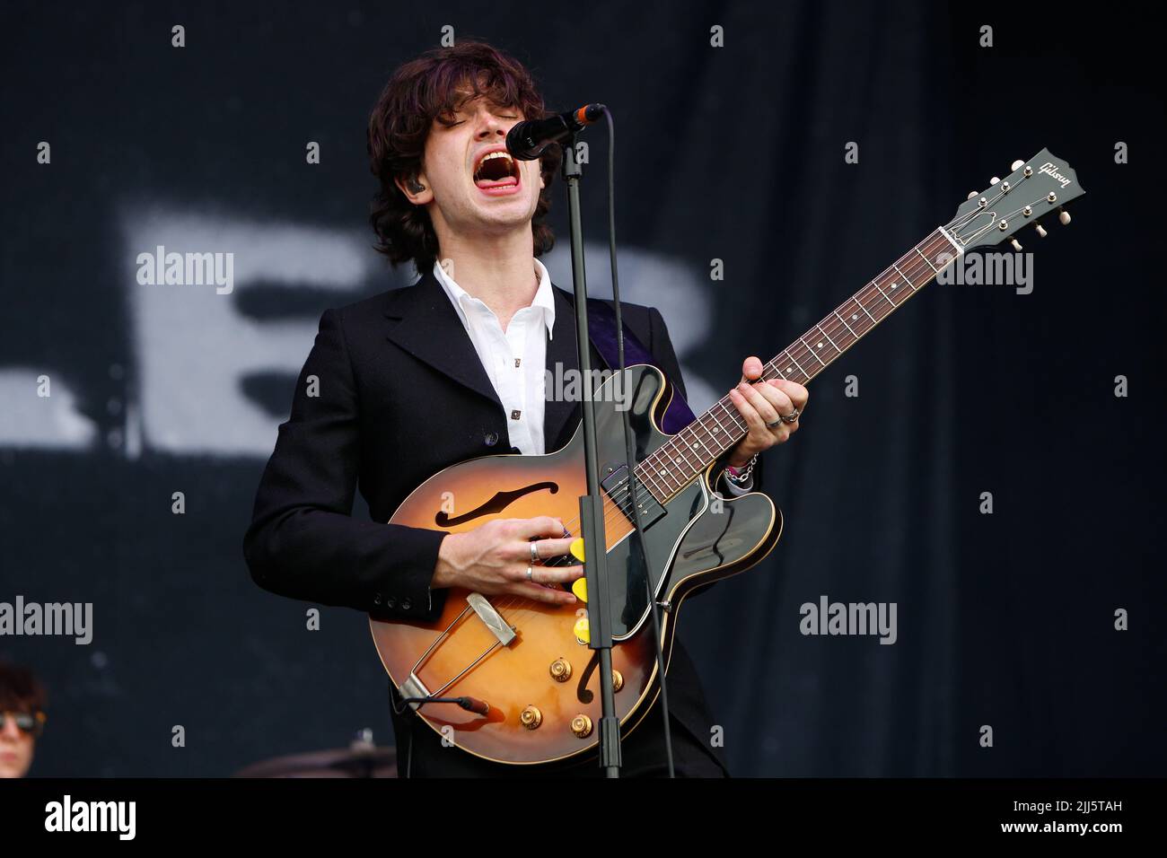 Elijah Hewson lead singer and guitarist of Inhaler Stock Photo Alamy