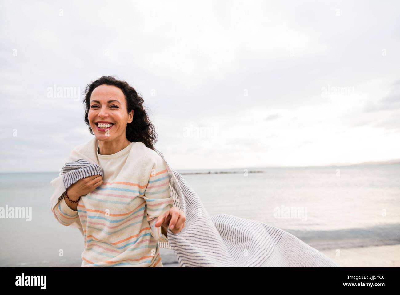 Woman stand in front of sea hi-res stock photography and images - Alamy