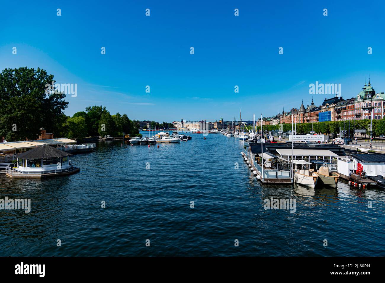 Estocolmo (en sueco Stockholm) es la capital y ciudad más grande de Suecia, en la que residen 972 647 personas1 y 2.4 millones en su área metropolita Stock Photo