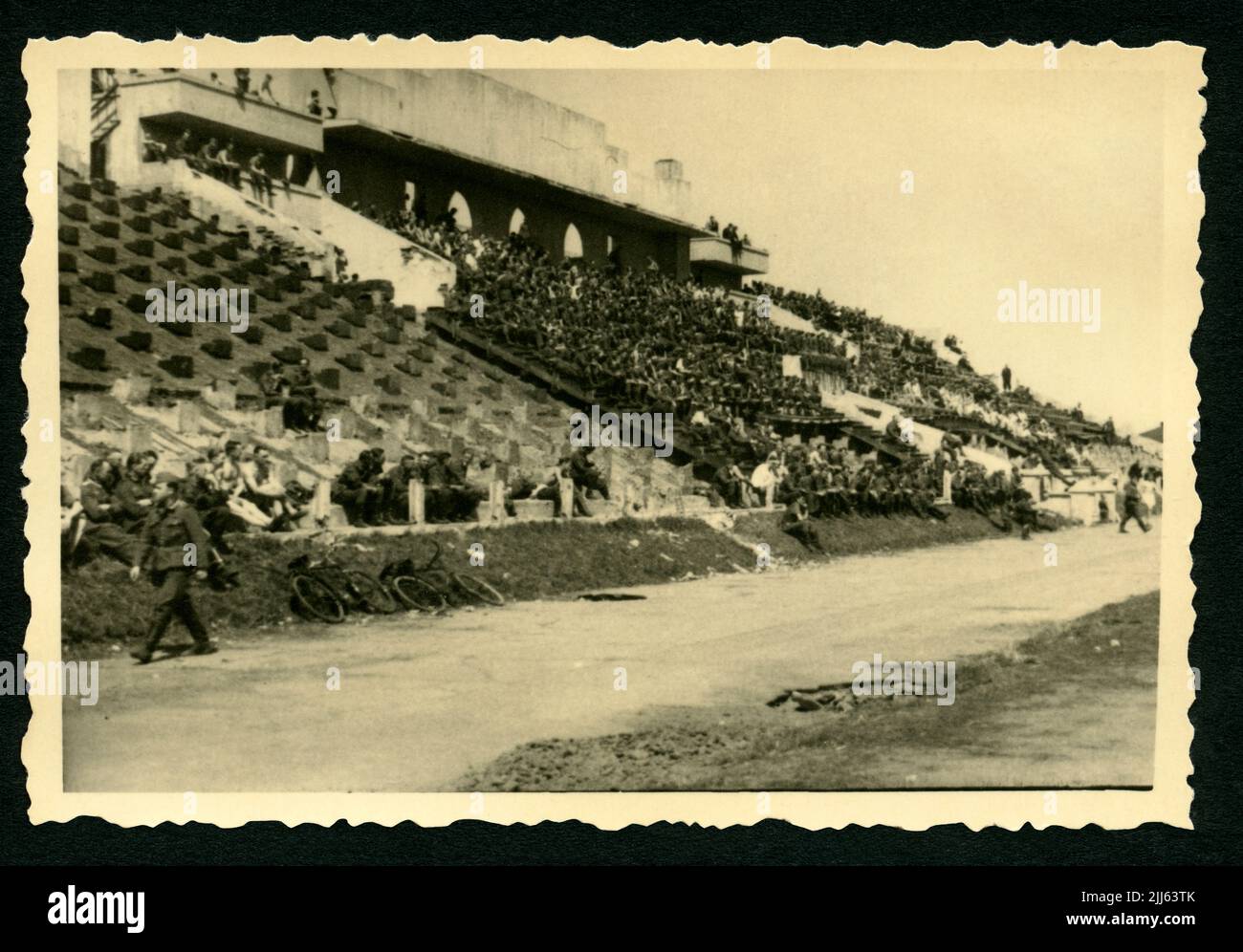 Europa, Ukraine, im 2. Weltkrieg, Charkow,  Stadion , wahrscheinlich 1943, fotografiert von dem Pionier Bruno Feltz .  /  Europe, Ukraine, Kharkiv , in WW II ,  stadium , probably 1943 , photographer : pioneer Bruno Feltz . Stock Photo