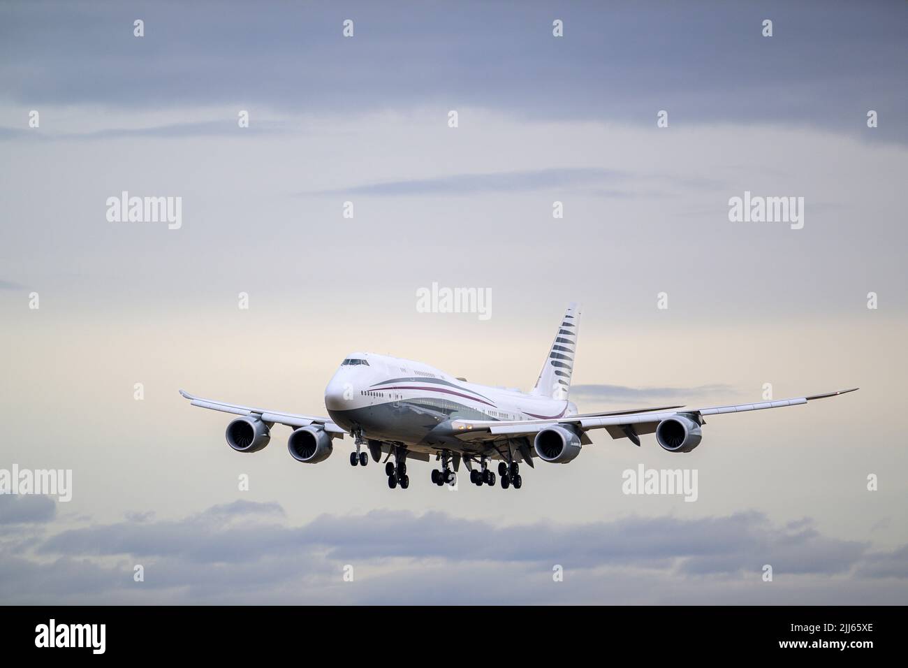 Qatar Amiri Flight Boeing 747-8 With The Aircraft Registration A7-HBJ Is  Landing On The Southern Runway 26L Of The Munich Airport MUC EDDM Stock  Photo - Alamy
